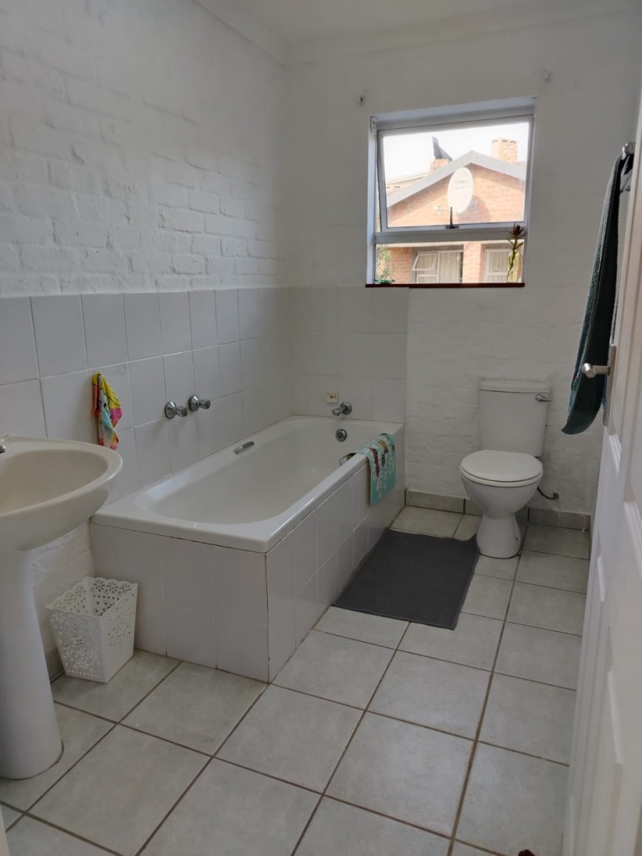 2 Bedroom Property for Sale in Stilbaai Wes Western Cape
